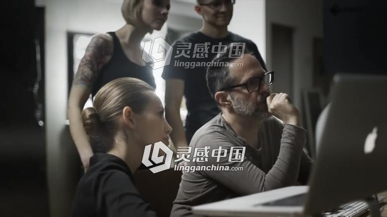 Fstoppers摄影师Andreas H. Bitesnich商业私房人体摄影布光视频教程 附效果图  灵感中国网 www.lingganchina.com