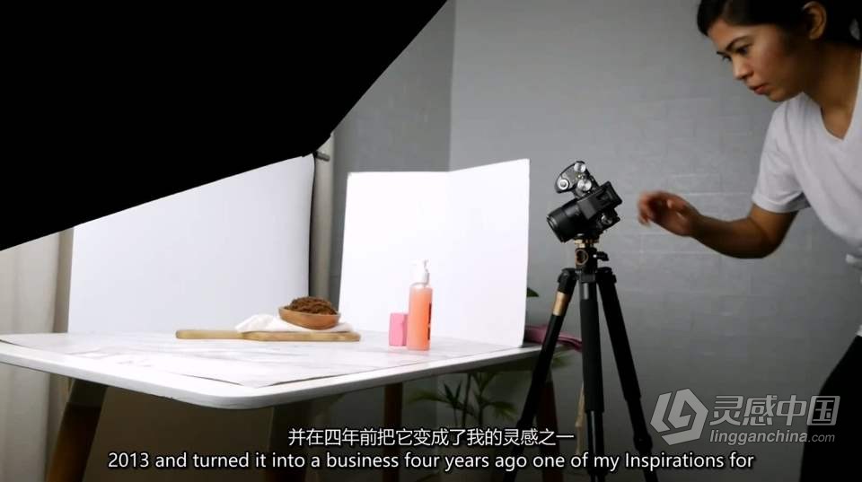 静物产品摄影-衣服服装静物产品平铺布光构图技巧 中英字幕  灵感中国网 www.lingganchina.com