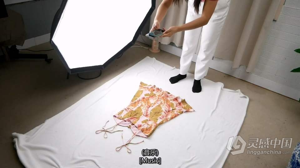 静物产品摄影-衣服服装静物产品平铺布光构图技巧 中英字幕  灵感中国网 www.lingganchina.com