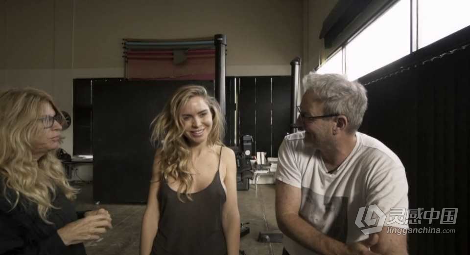 摄影师 Peter Coulson 棚拍美女模特Bonnee摆姿势教程 中英字幕  灵感中国网 www.lingganchina.com