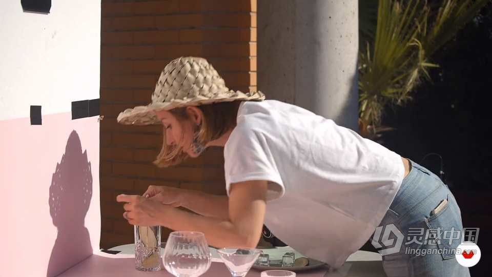 西班牙摄影师 Paloma Rincón 阳光直射下产品摄影教程 中文字幕  灵感中国网 www.lingganchina.com