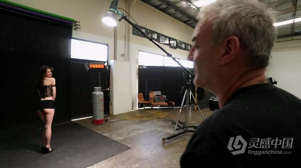 摄影师 Peter Coulson 模特Kate反光镜人像照明摄影教程 中英字幕  灵感中国网 www.lingganchina.com