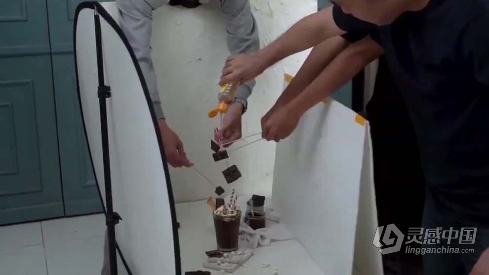 摄影师 Berry Phann 拍摄动态悬浮美食摄影的最佳教程 中英字幕  灵感中国网 www.lingganchina.com