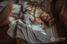 黑暗情绪私房人像后期Lightroom预设 Embrace Presets - The Boudoir Tones